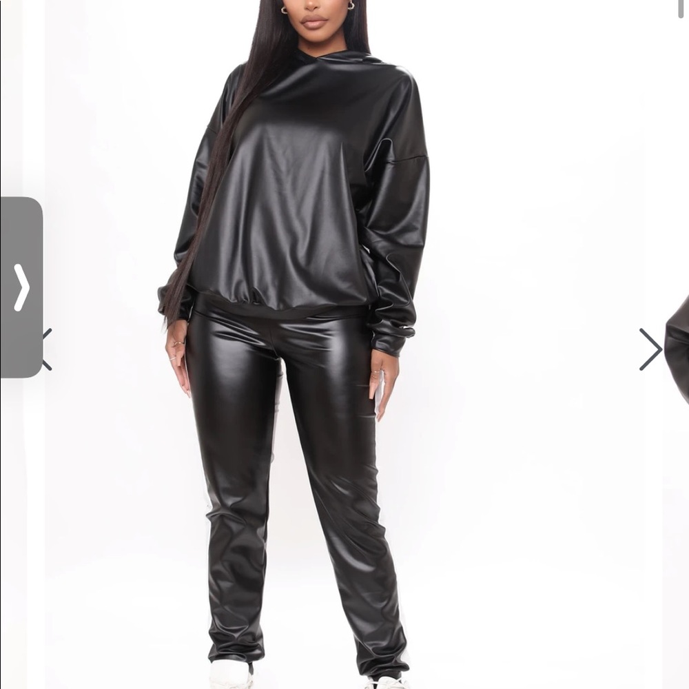 Acting up hoodie and jogger set nwt fashion nova